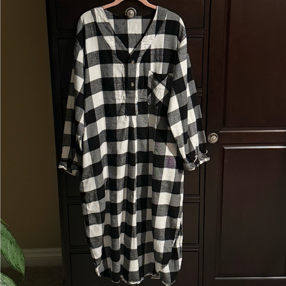 Black and White Plaid Long Sleeve Nightshirt
